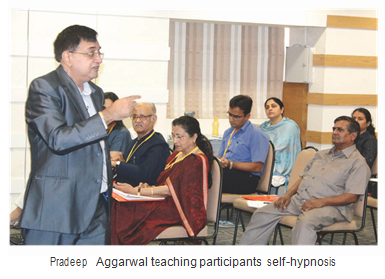 Pradeep Aggarwal teaching participants self-hypnosis